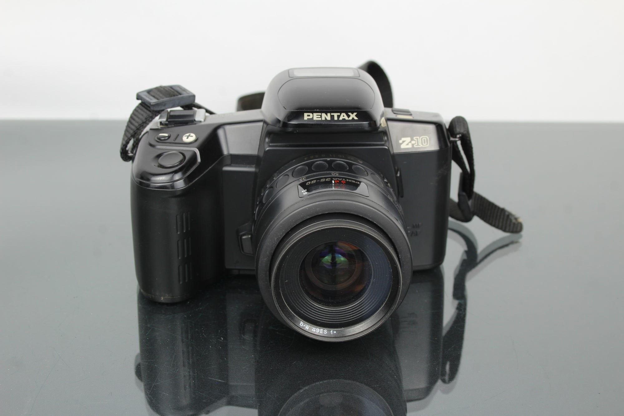 Pentax Z-10 + objetivo 1:4-5.6 35-80mm