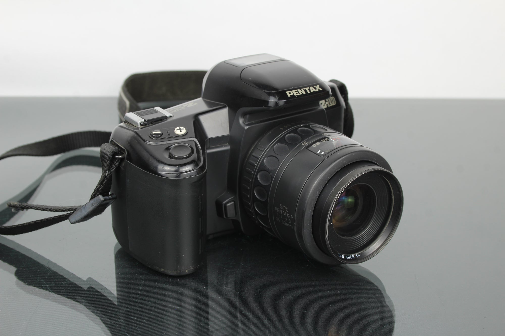 Pentax Z-10 + objetivo 1:4-5.6 35-80mm