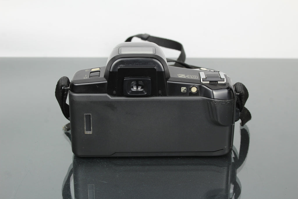 Pentax Z-10 + objetivo 1:4-5.6 35-80mm