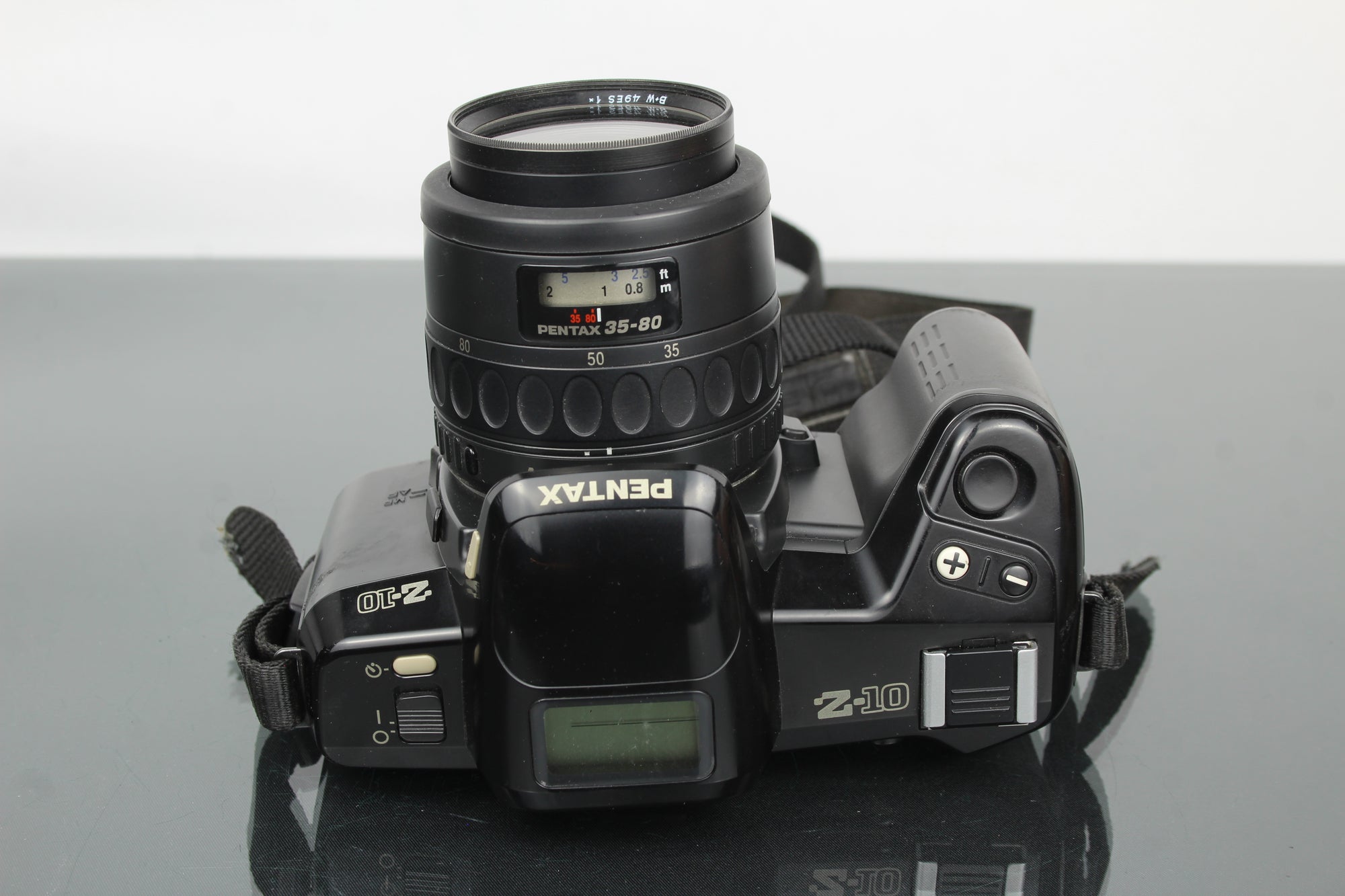 Pentax Z-10 + objetivo 1:4-5.6 35-80mm