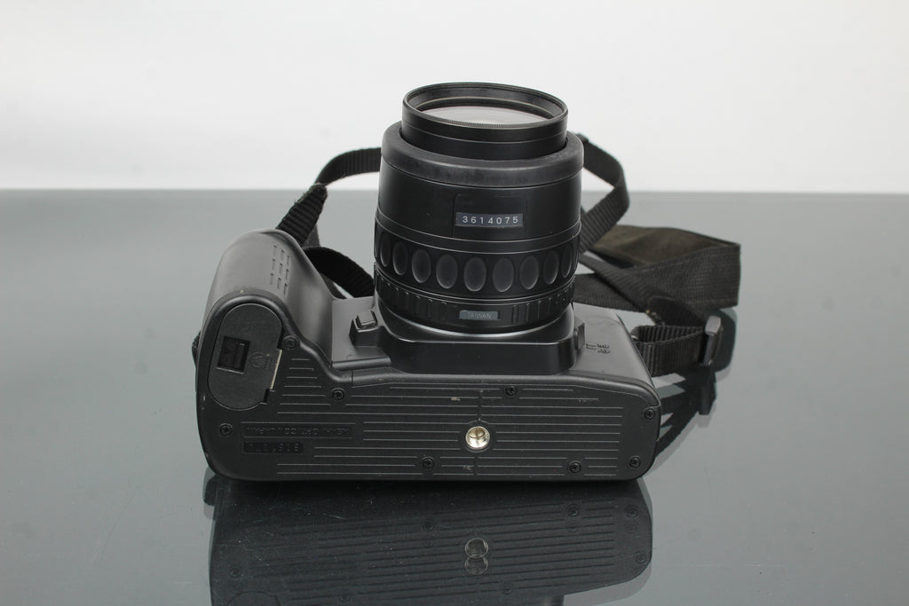 Pentax Z-10 + objetivo 1:4-5.6 35-80mm