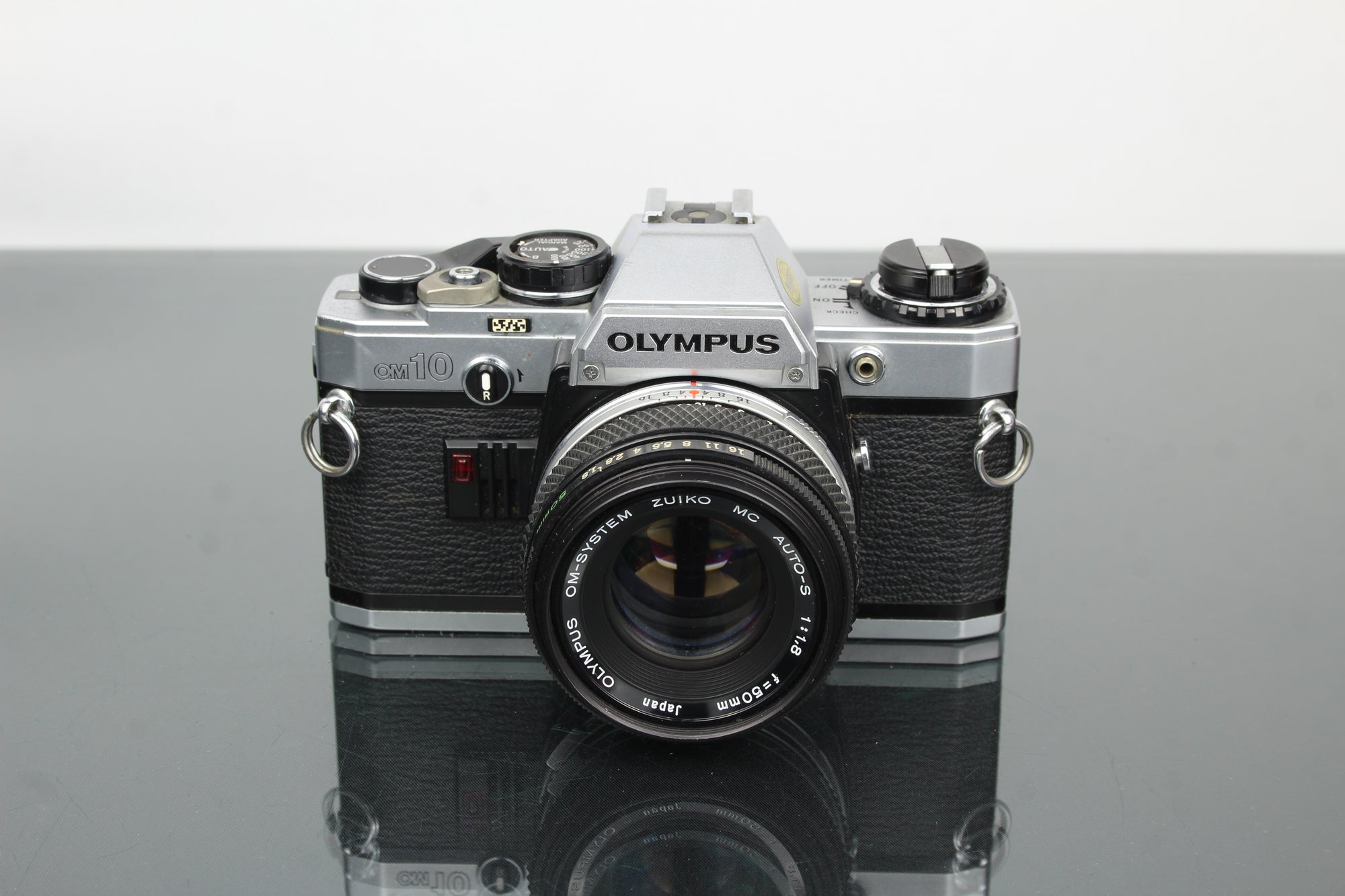 Olympus OM10 + lente Olympus 1:1.8 de 50 mm
