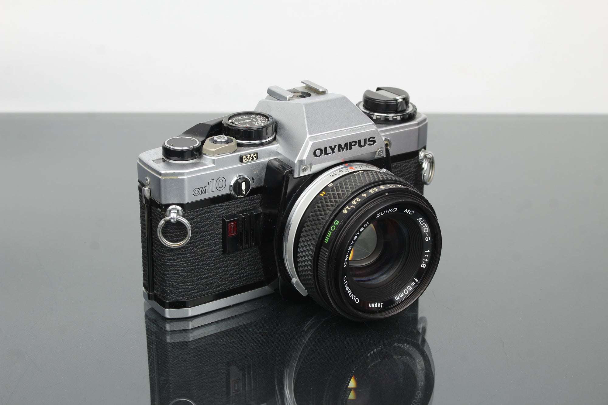 Olympus OM10 + lente Olympus 1:1.8 de 50 mm