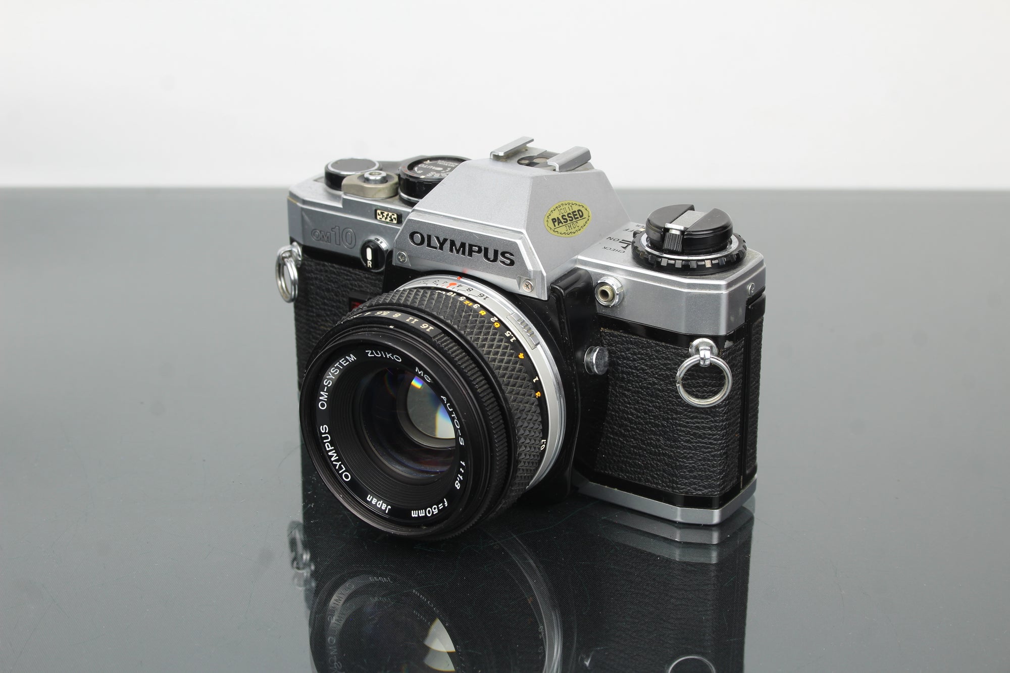 Olympus OM10 + lente Olympus 1:1.8 de 50 mm