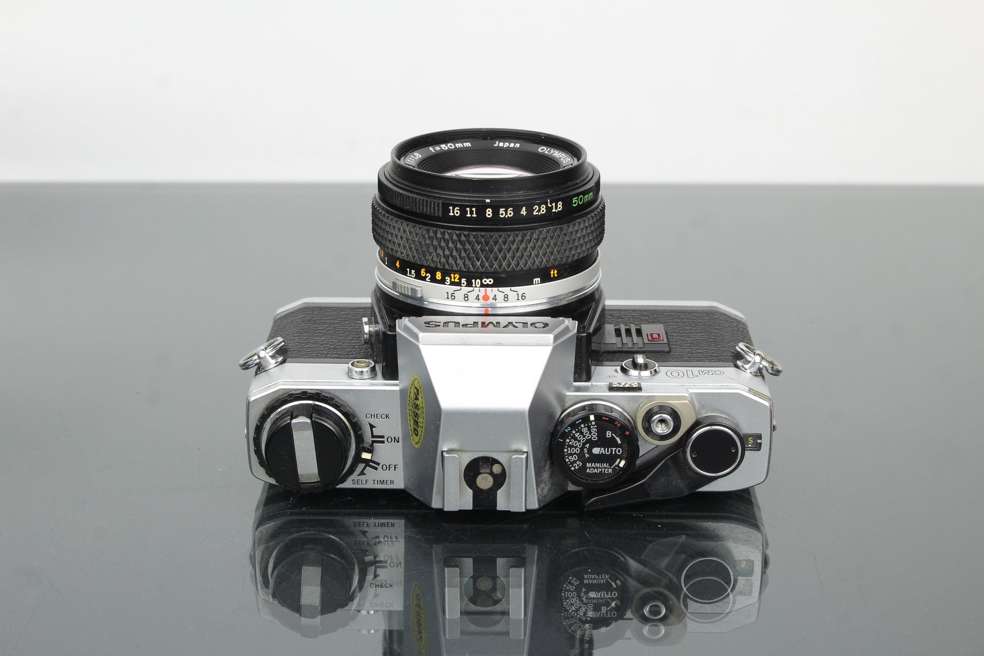 Olympus OM10 + lente Olympus 1:1.8 de 50 mm