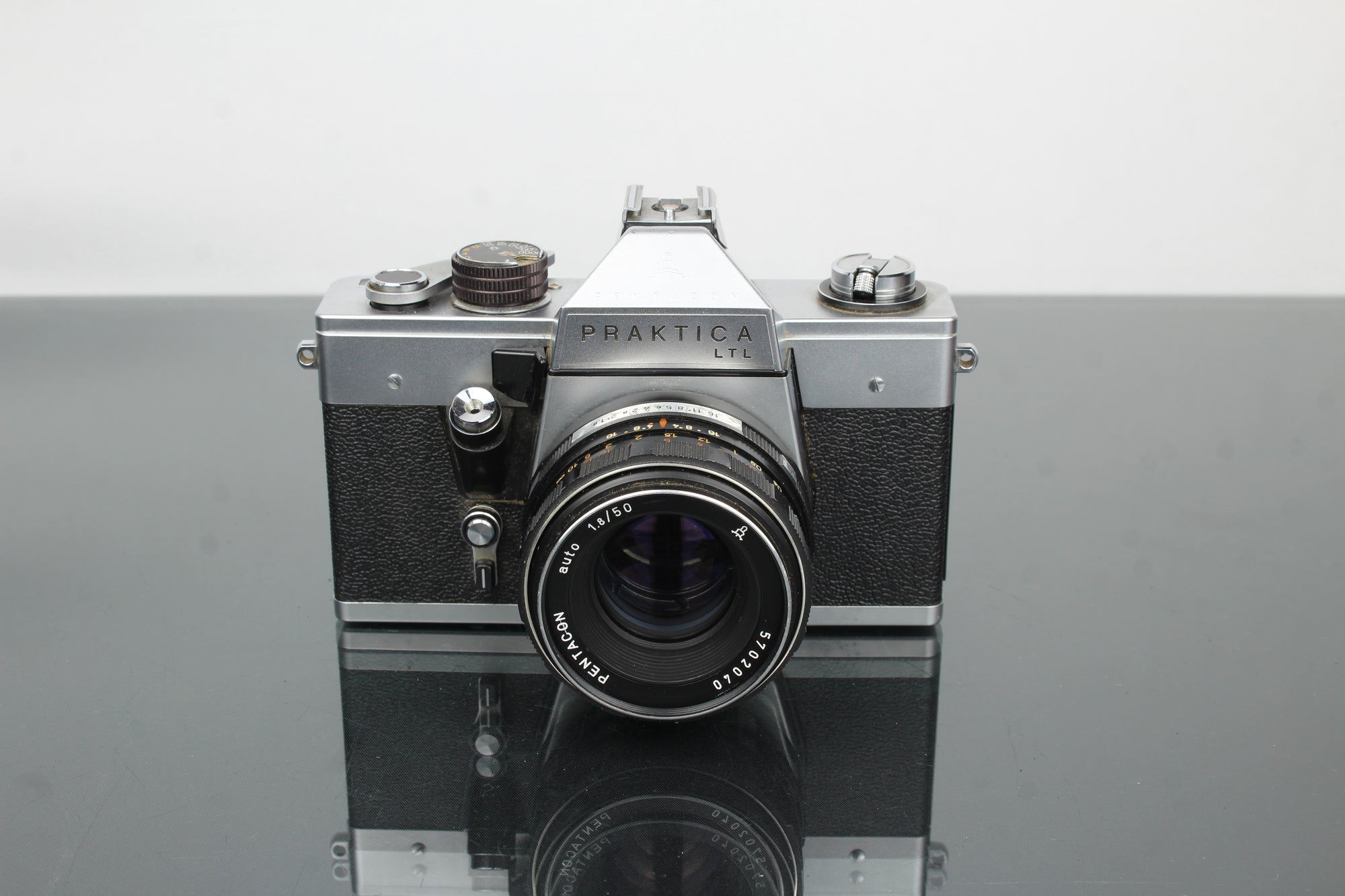<tc>Praktica</tc> LTL + Lente Pentacon 1.8/50