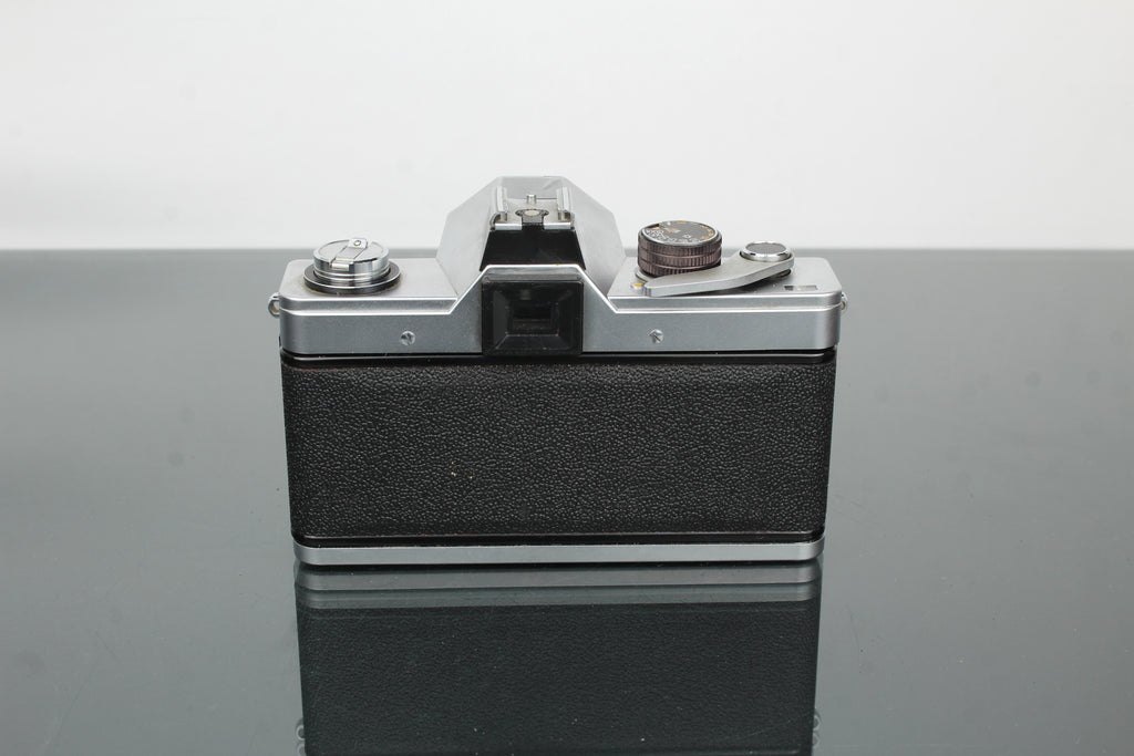 <tc>Praktica</tc> LTL + Lente Pentacon 1.8/50