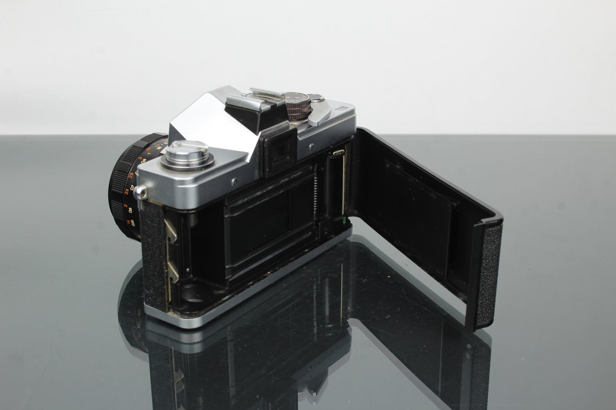 <tc>Praktica</tc> LTL + Lente Pentacon 1.8/50
