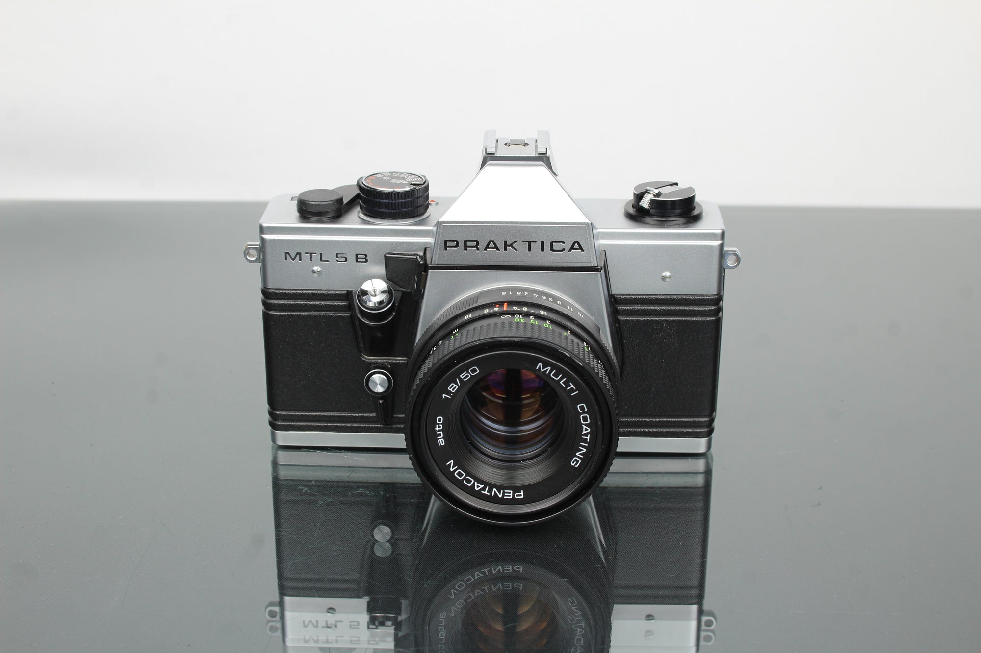 Praktica MLT 5 B + lente Pentacon auto 1.8/50 (montura M42)