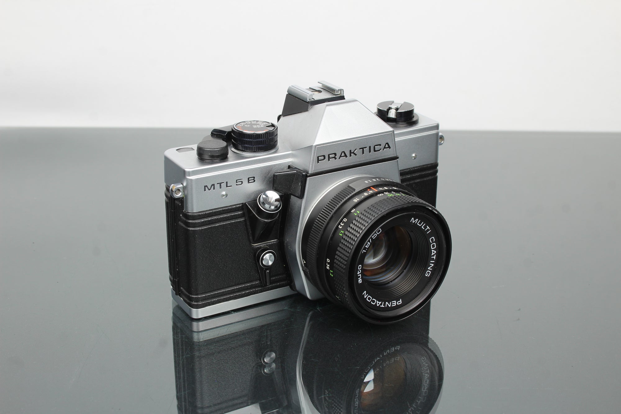 Praktica MLT 5 B + lente Pentacon auto 1.8/50 (montura M42)