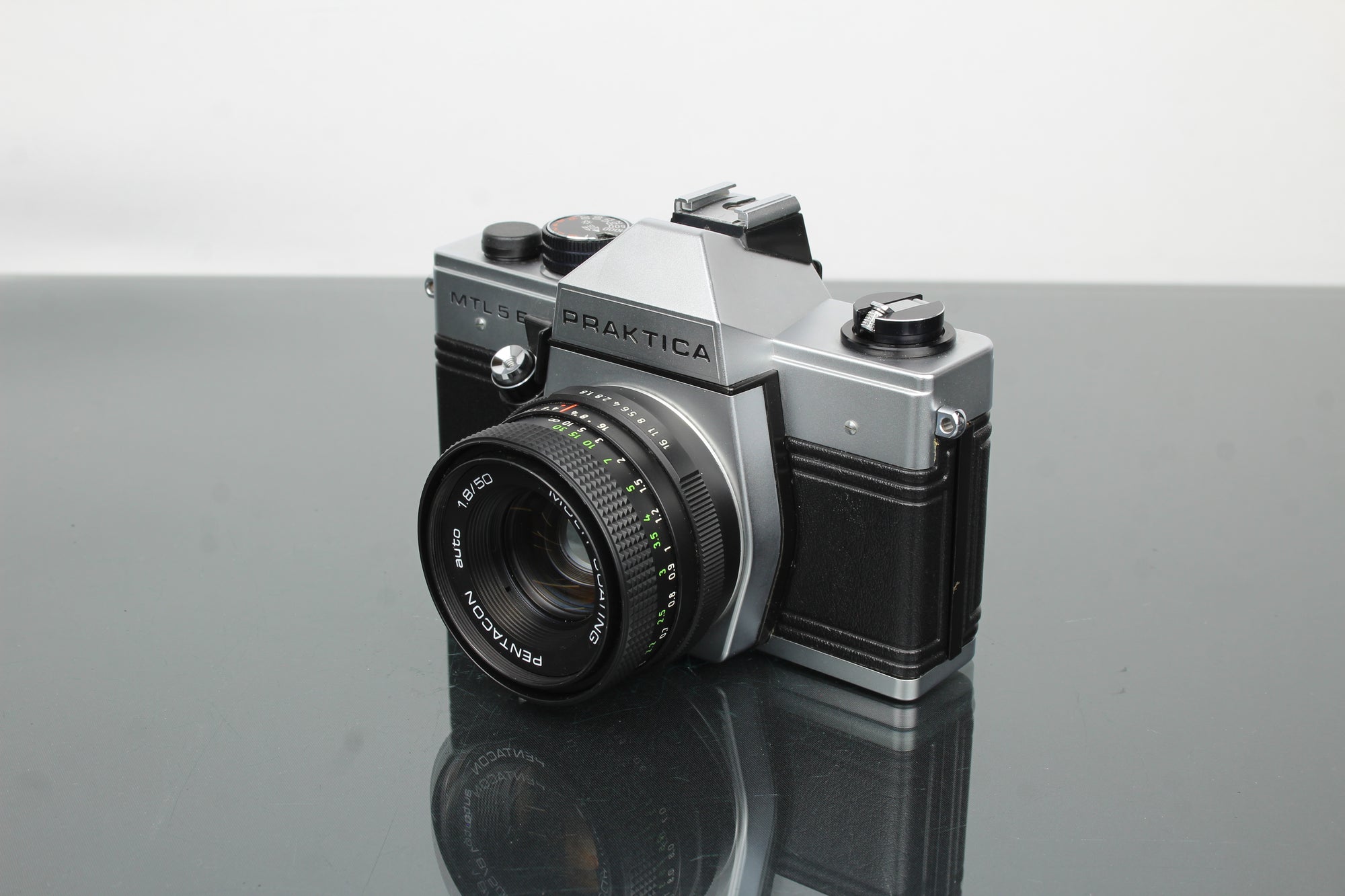 Praktica MLT 5 B + lente Pentacon auto 1.8/50 (montura M42)