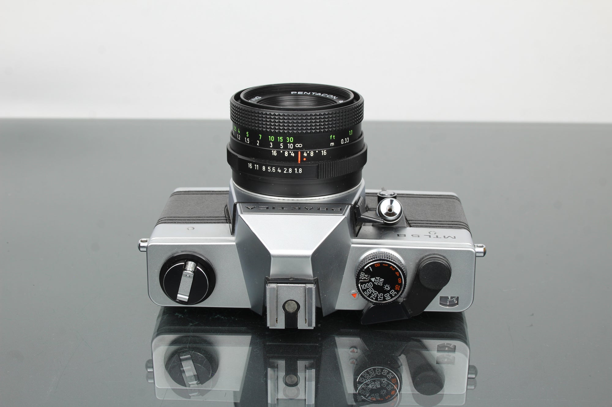 Praktica MLT 5 B + lente Pentacon auto 1.8/50 (montura M42)