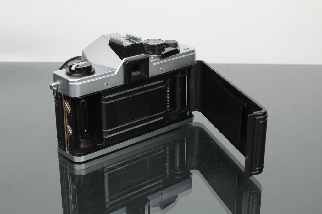 Praktica MLT 5 B + lente Pentacon auto 1.8/50 (montura M42)
