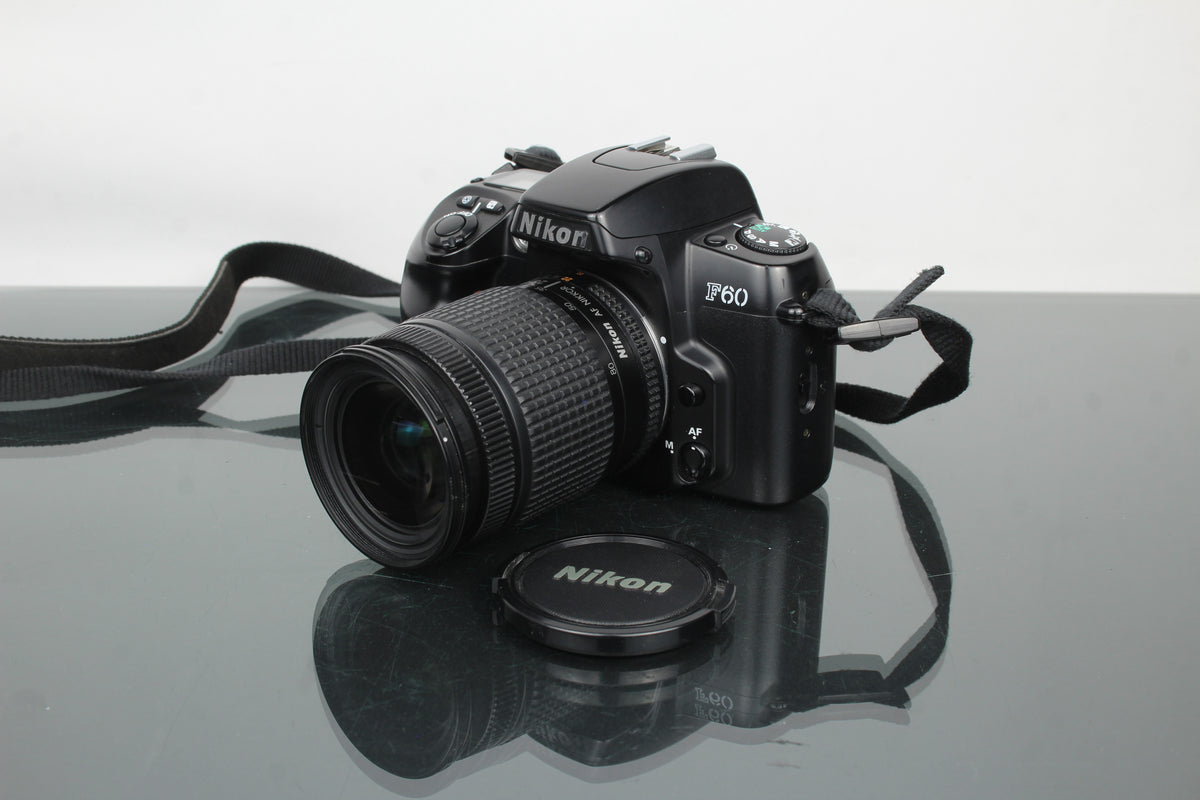 Nikon F60 + lente AF Nikkor 28-80mm 1:3.5-5.6 D