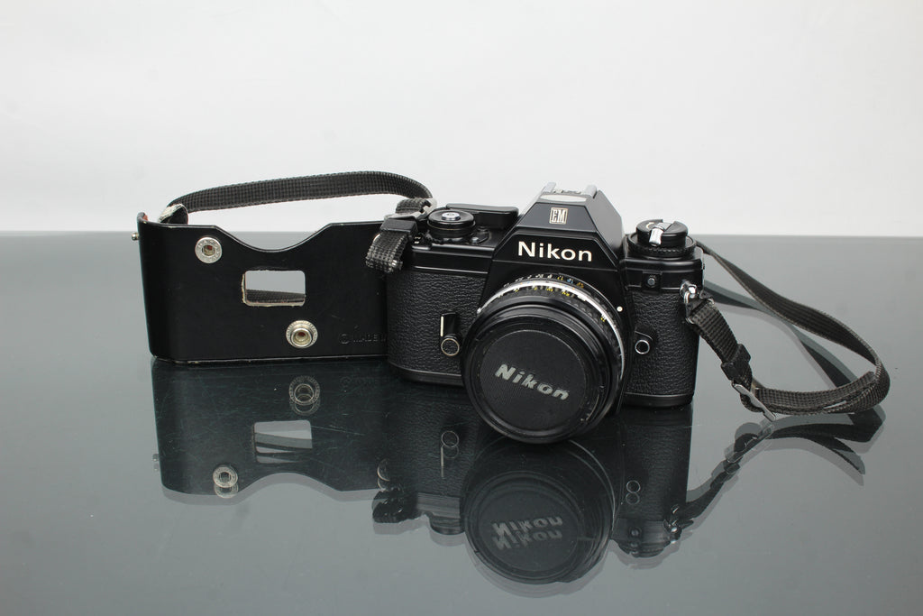 Nikon EM + lente de 50 mm 1:1.8 Serie E