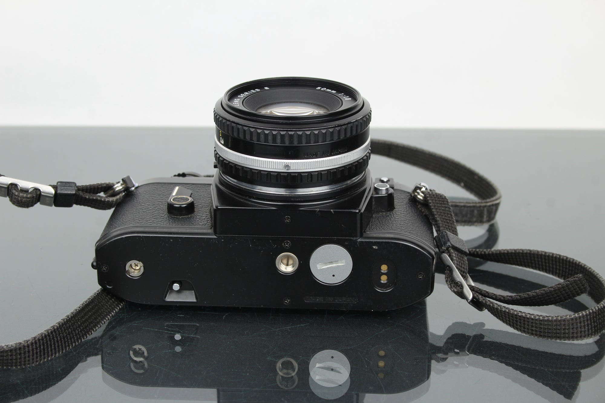 Nikon EM + lente de 50 mm 1:1.8 Serie E