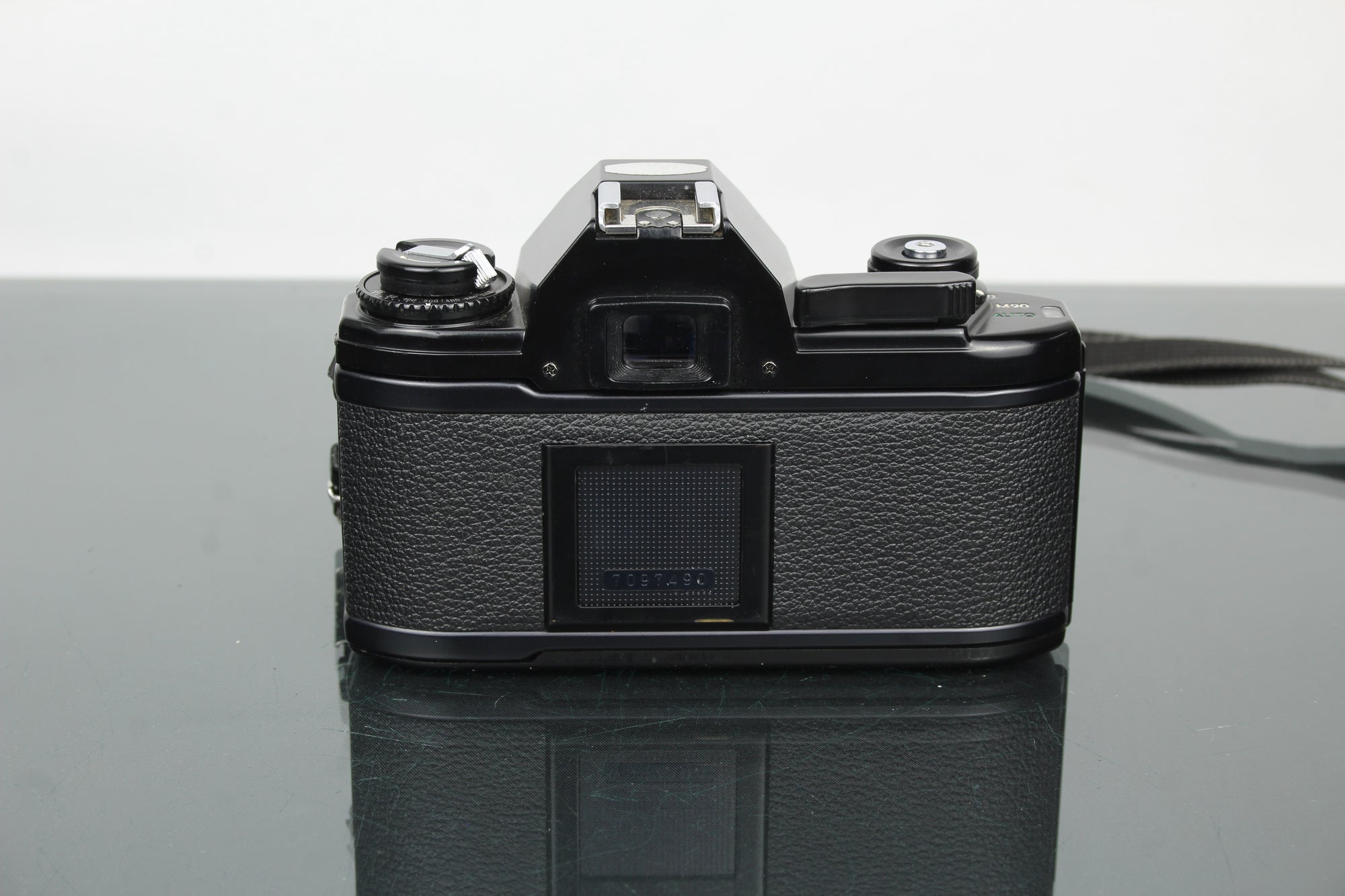 Nikon EM + lente de 50 mm 1:1.8 Serie E