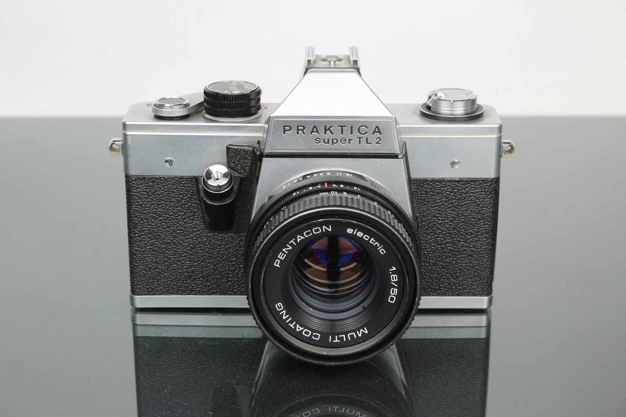 <tc>Praktica</tc> super TL2 + lente Pentacon eléctrica 50mm 1.8 M42