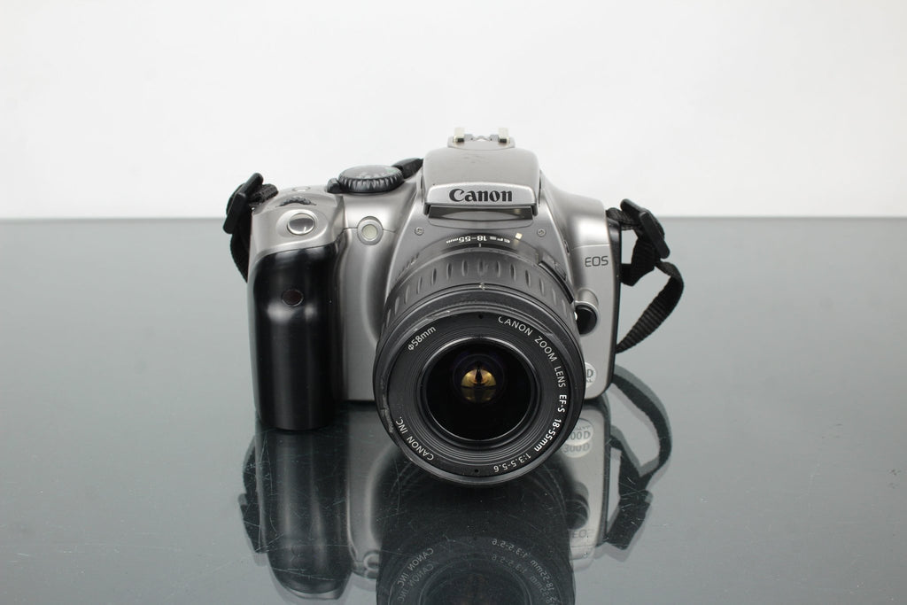 Canon 300D Digital + EFS 18 - 55mm 1:3.5 - 5.6 - Dutch|Thrift