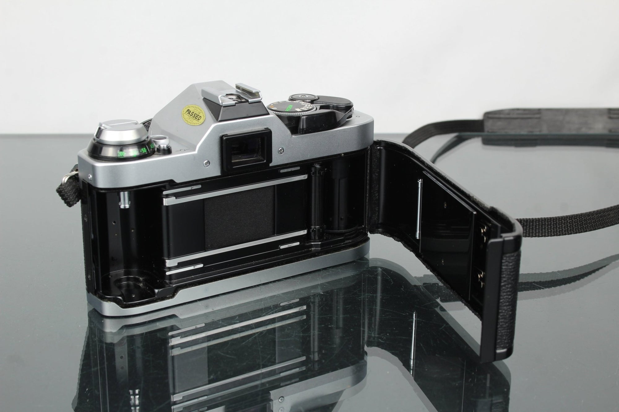 Canon AE - 1 + Canon 50mm 1.8 Canon FD mount - Dutch|Thrift