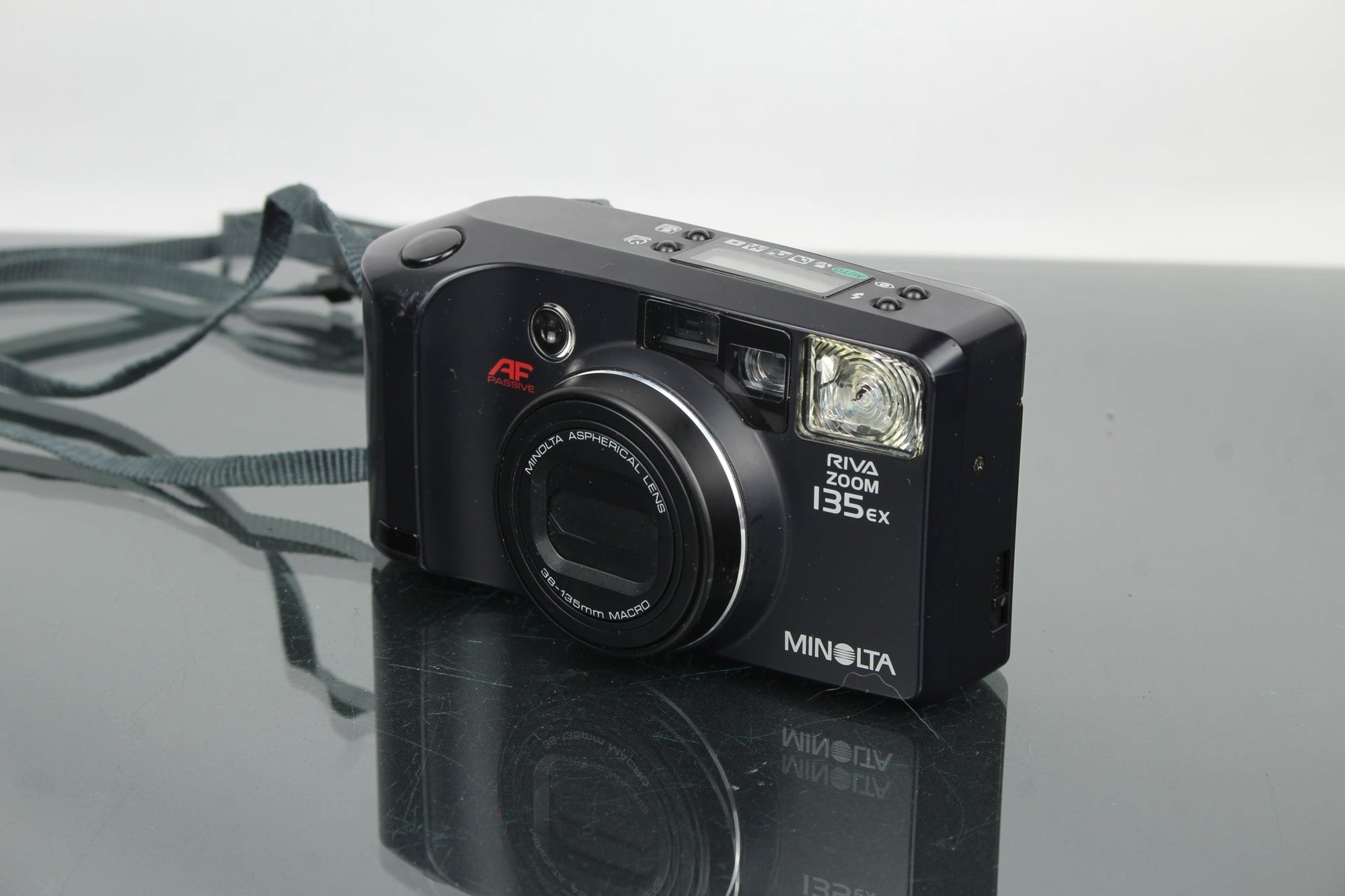 Minolta Riva Zoom135EX - Dutch|Thrift