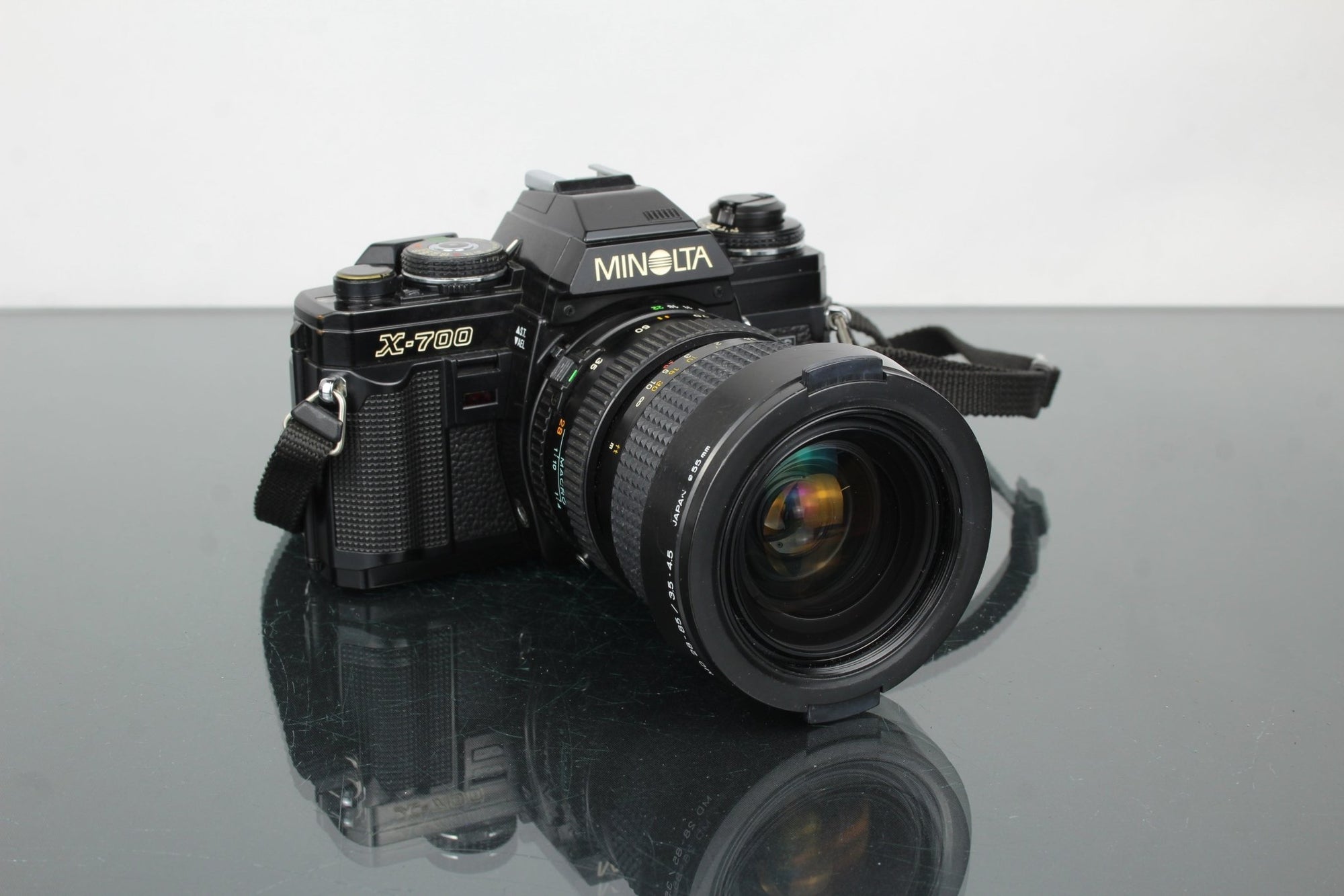 Minolta X - 700 + Minolta MD Zoom 28 - 85mm 1:3.5 - 4.5 - Dutch|Thrift