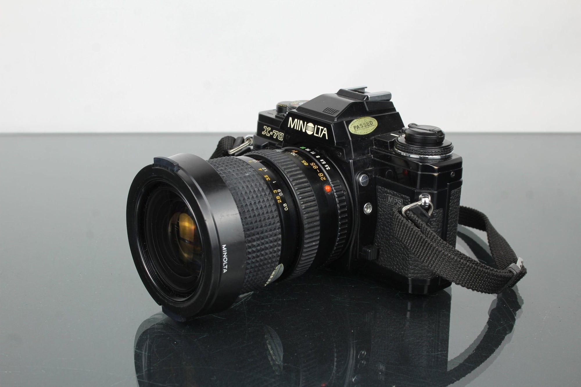 Minolta X - 700 + Minolta MD Zoom 28 - 85mm 1:3.5 - 4.5 - Dutch|Thrift