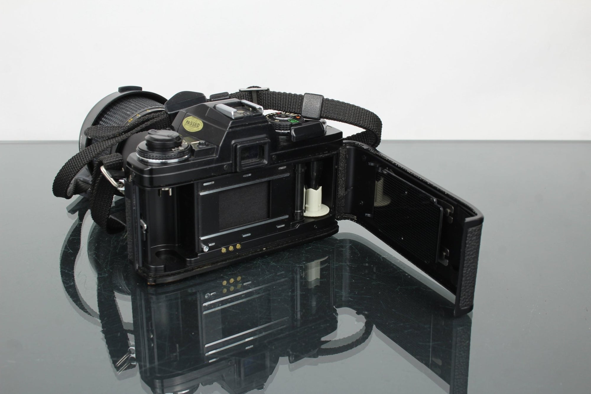 Minolta X - 700 + Minolta MD Zoom 28 - 85mm 1:3.5 - 4.5 - Dutch|Thrift