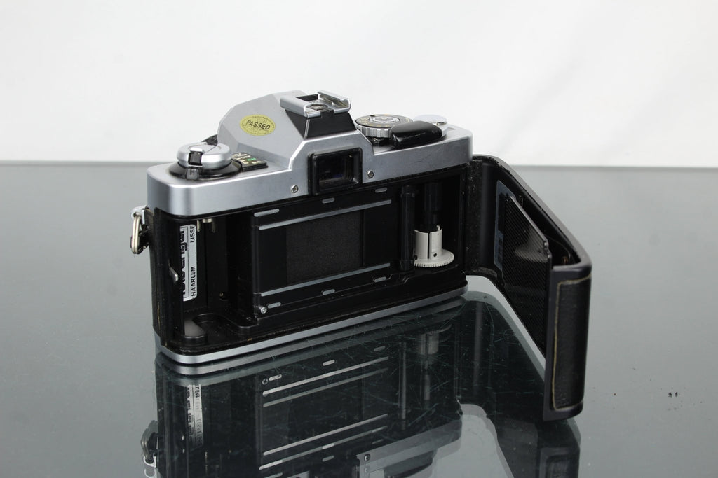 Minolta XG9 + 28mm 1:3.5 Minolta lens - Dutch|Thrift