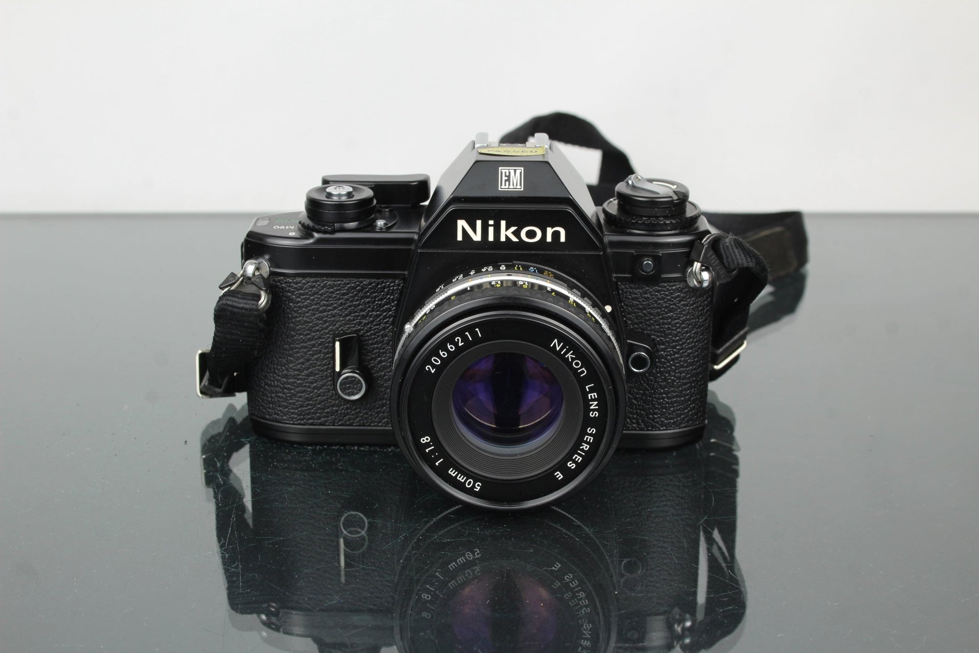 Nikon EM + Nikon 50mm 1:1.8 lens - Dutch|Thrift