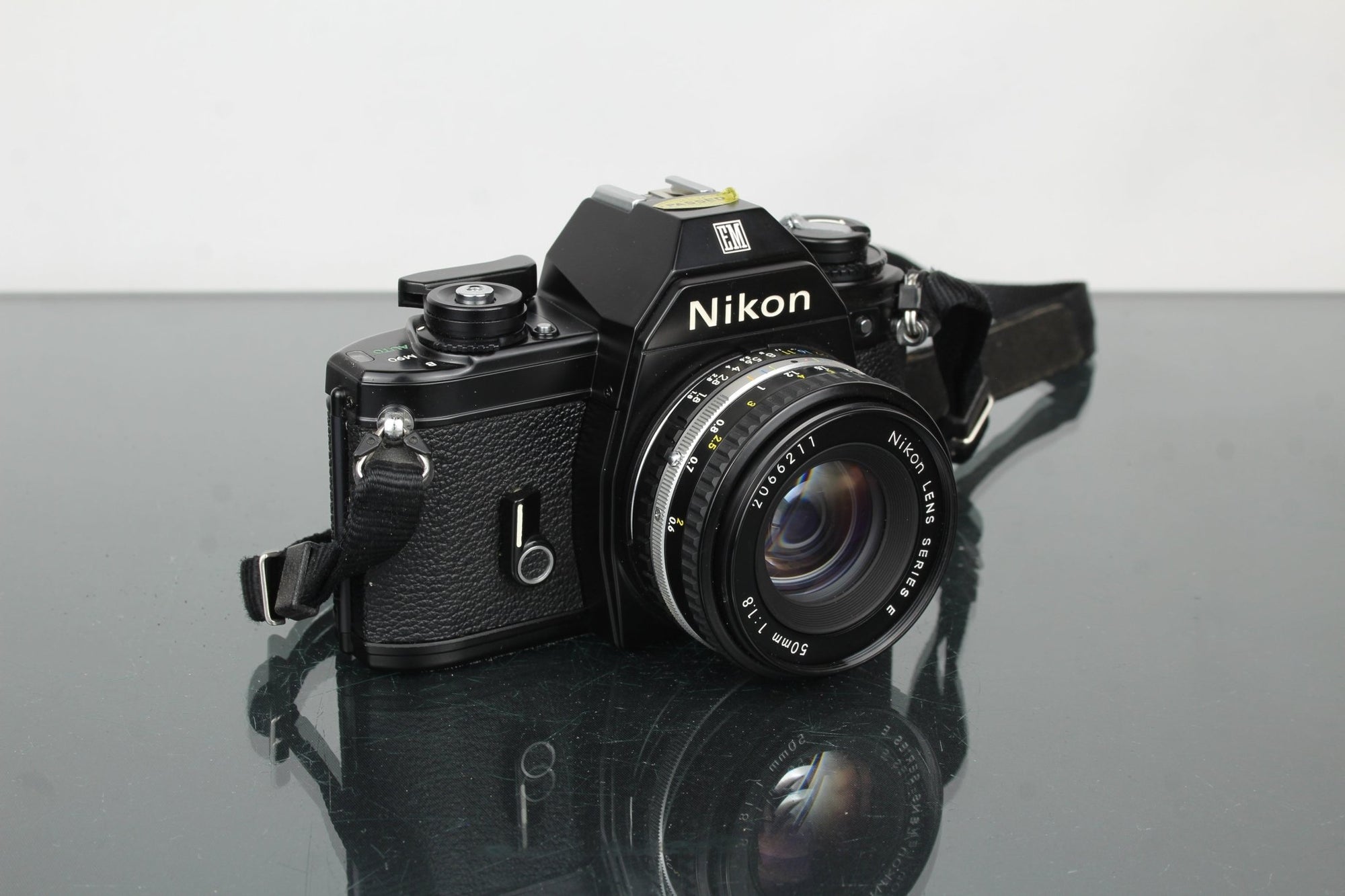 Nikon EM + Nikon 50mm 1:1.8 lens - Dutch|Thrift