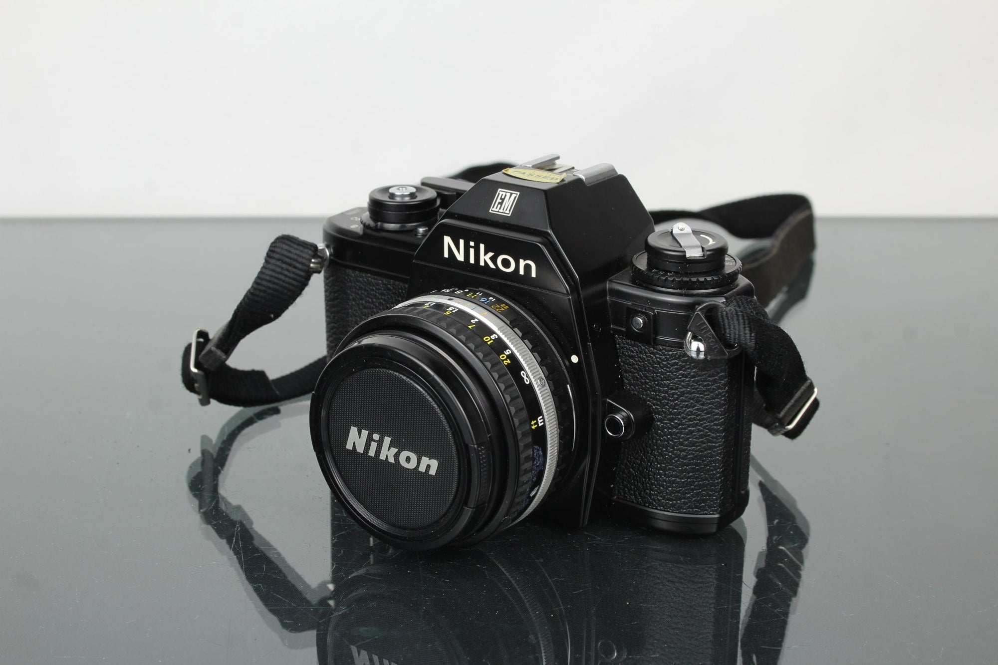 Nikon EM + Nikon 50mm 1:1.8 lens - Dutch|Thrift