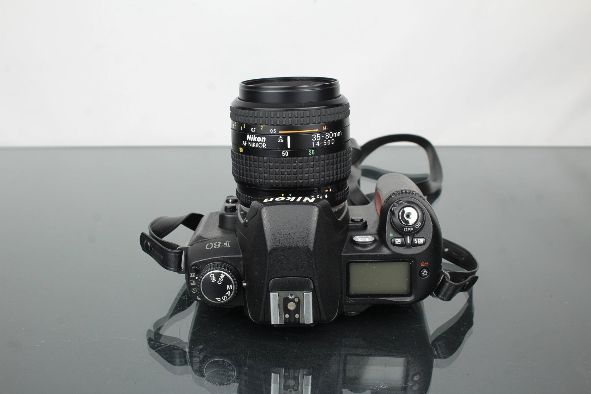 Nikon F80 + Nikon 35 - 80mm 1:4 - 5.6 lens - Dutch|Thrift