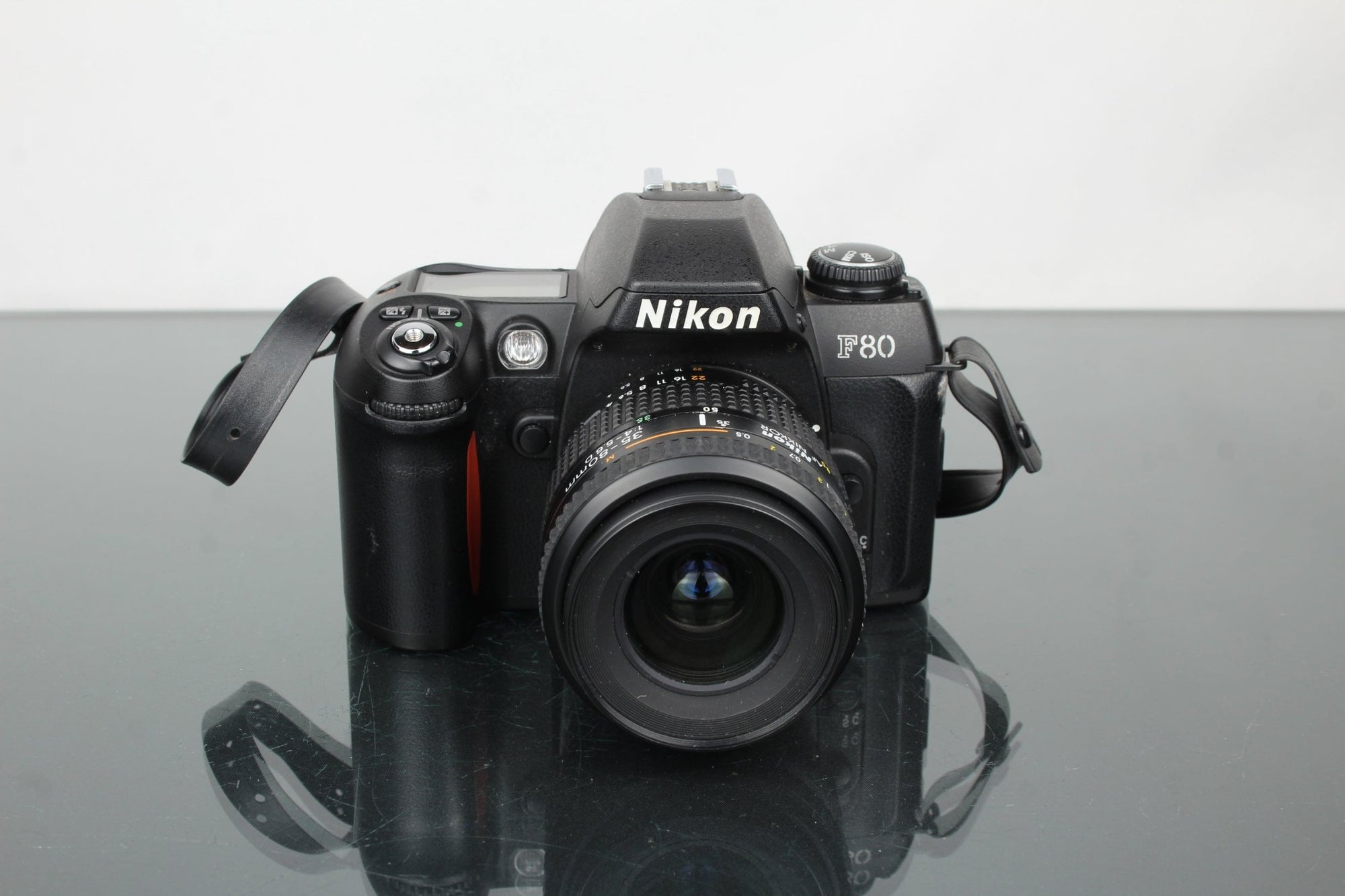 Nikon F80 + Nikon 35 - 80mm 1:4 - 5.6 lens - Dutch|Thrift