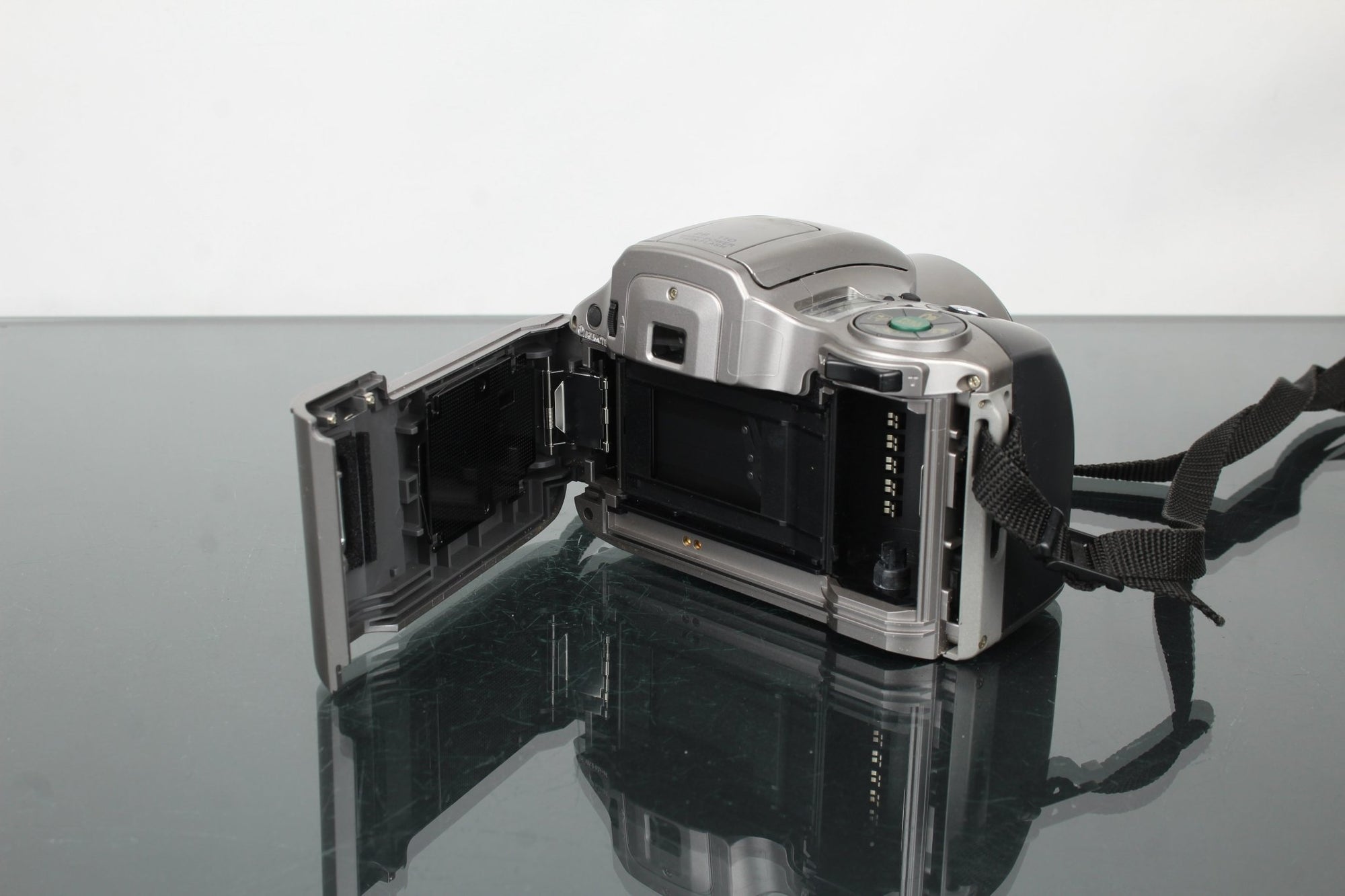 Olympus IS 200 - Dutch|Thrift