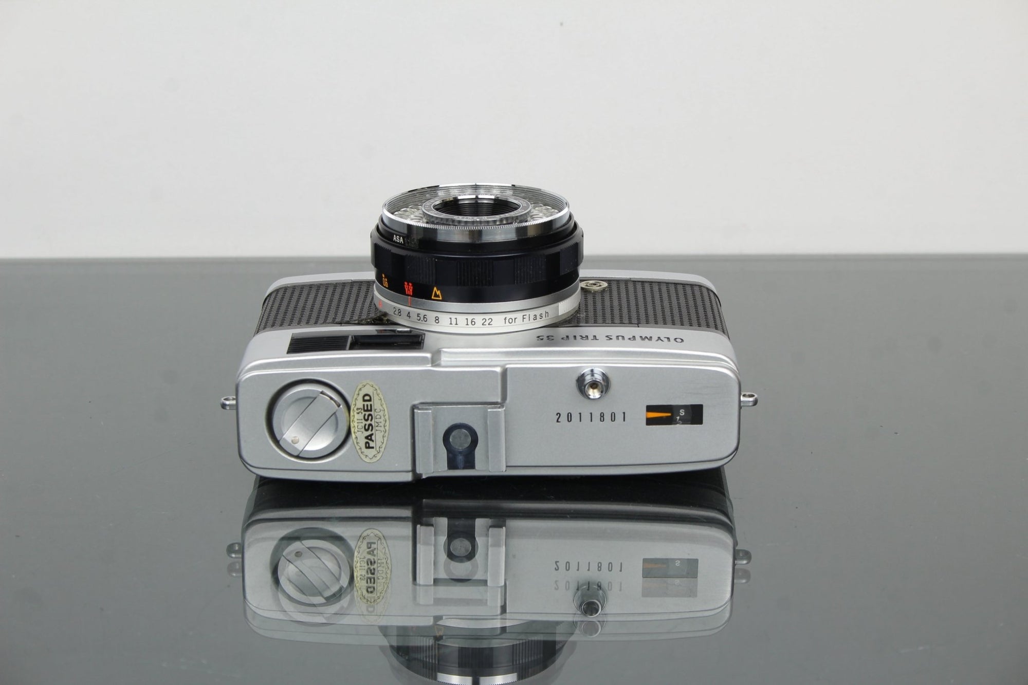 Olympus Trip 35 - Dutch|Thrift