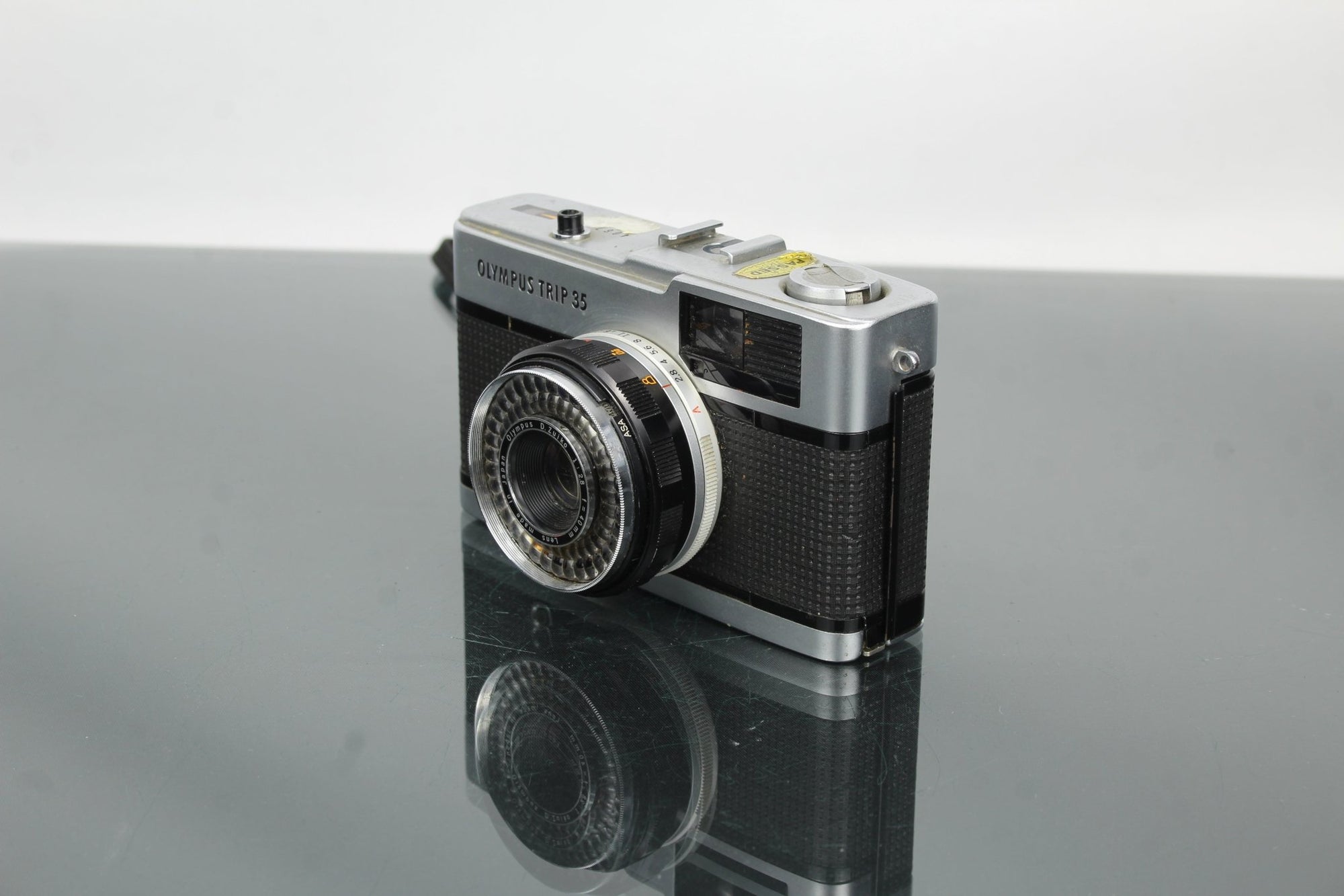 Olympus Trip 35 - Dutch|Thrift