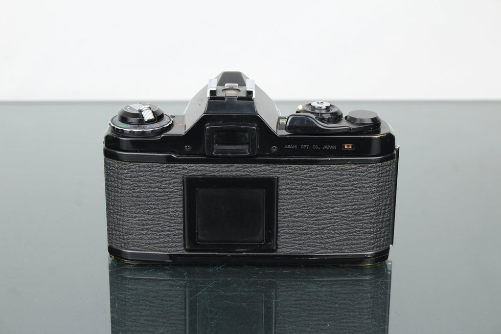 Pentax ME + Pentax smc 1:2.8 40mm lens - Dutch|Thrift