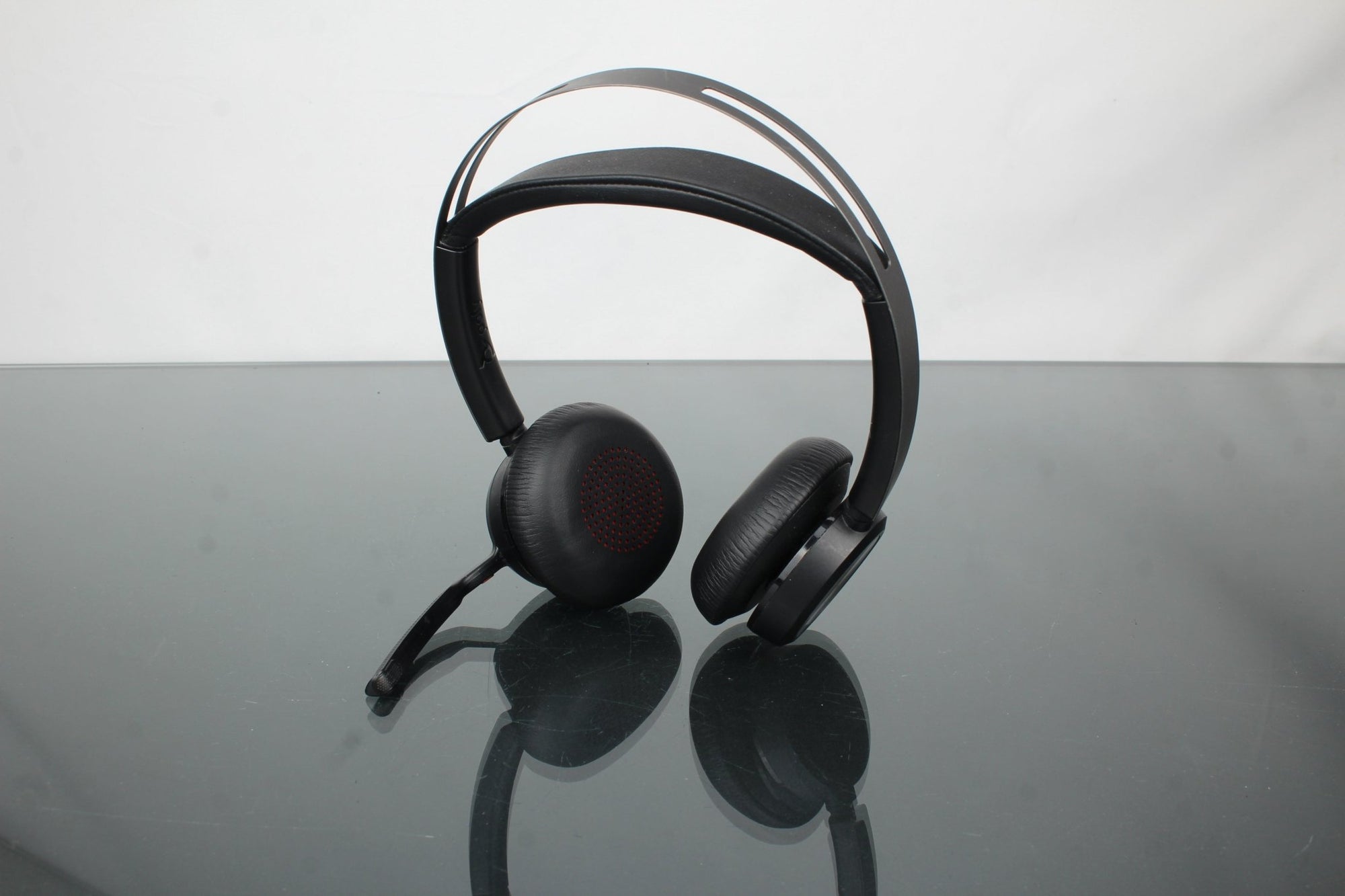 Poly Plantronics Voyager Focus 2 - Dutch|Thrift