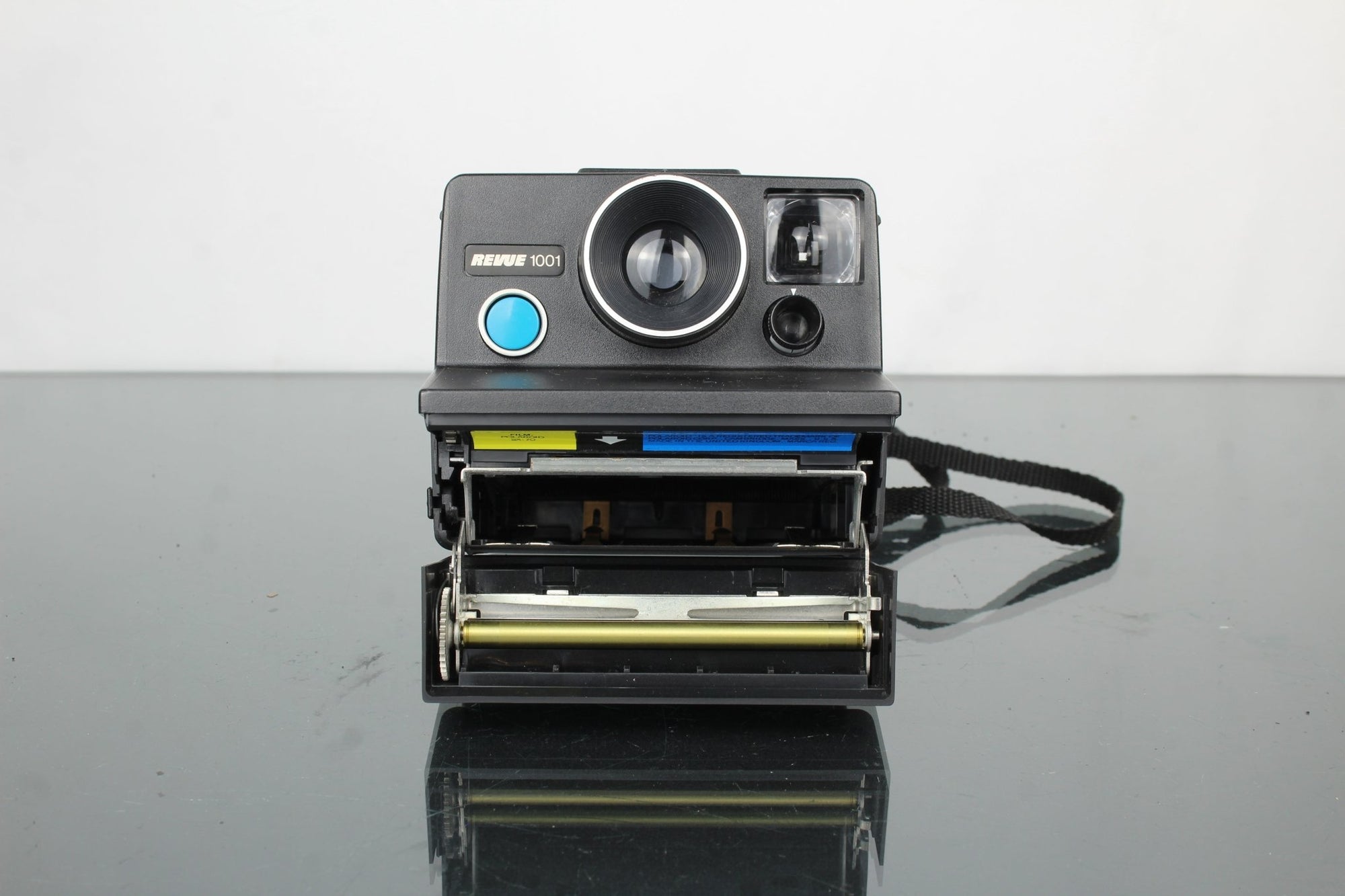 Revue 1001 Polaroid Land Camera - Dutch|Thrift