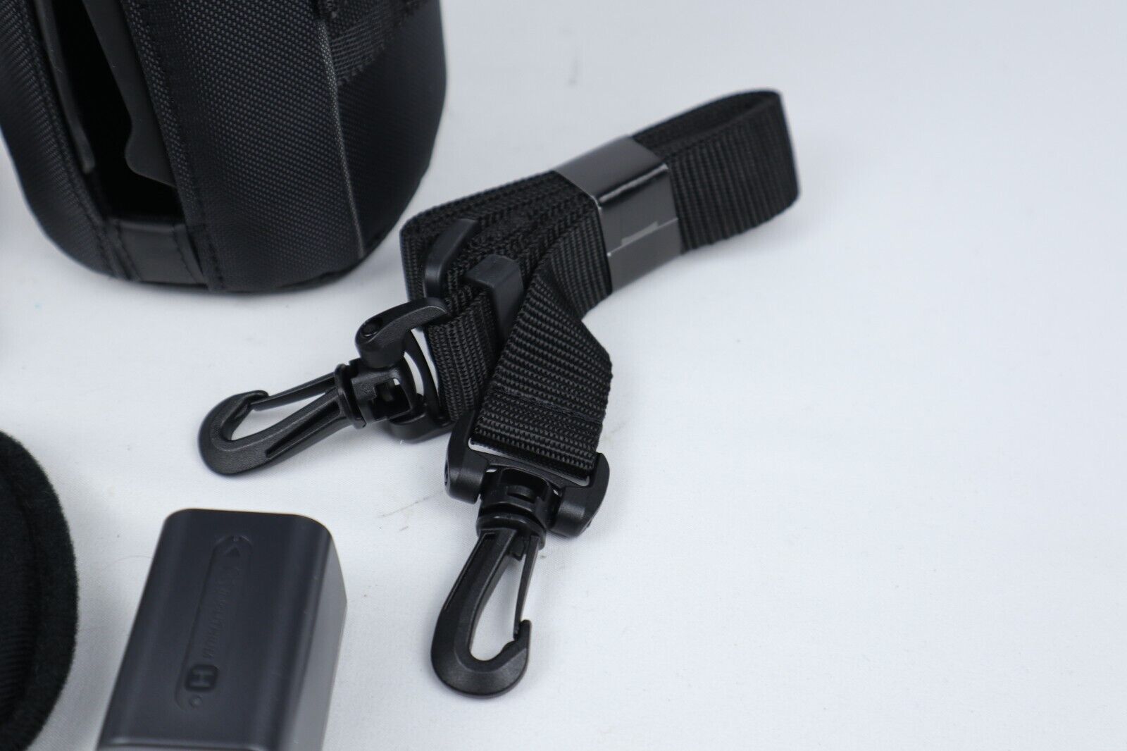 Sony Handycam Accessory Kit | For HDD Camcorders ACC - FH60A - Dutch|Thrift