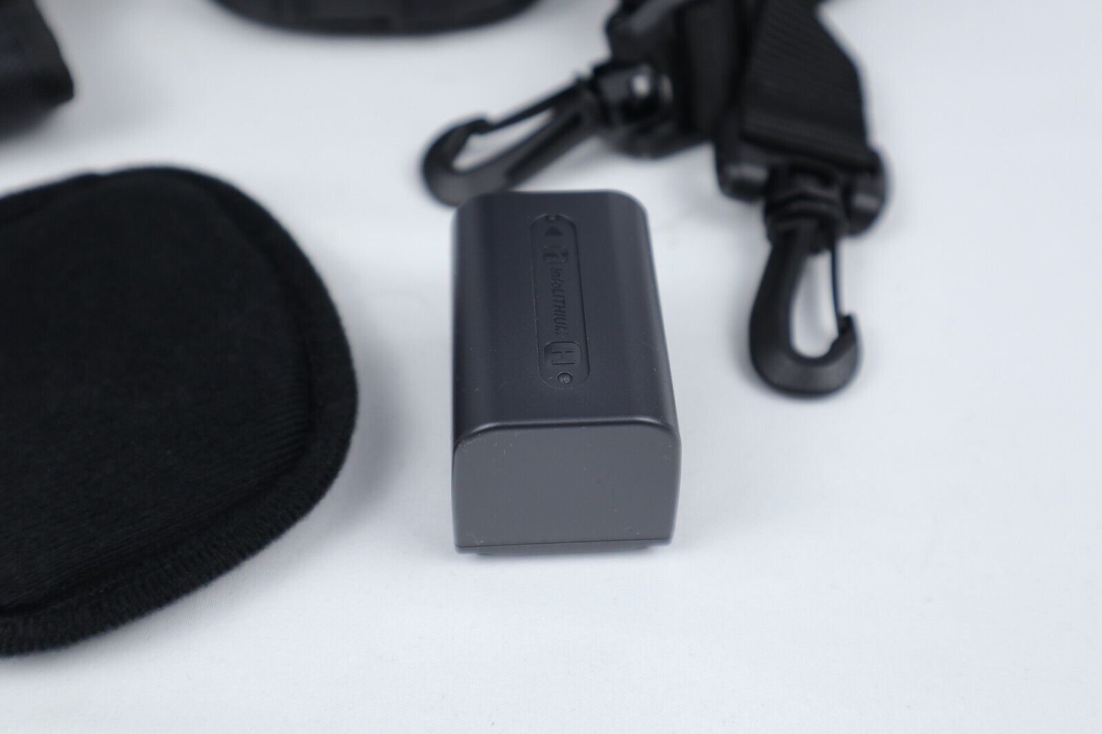 Sony Handycam Accessory Kit | For HDD Camcorders ACC - FH60A - Dutch|Thrift