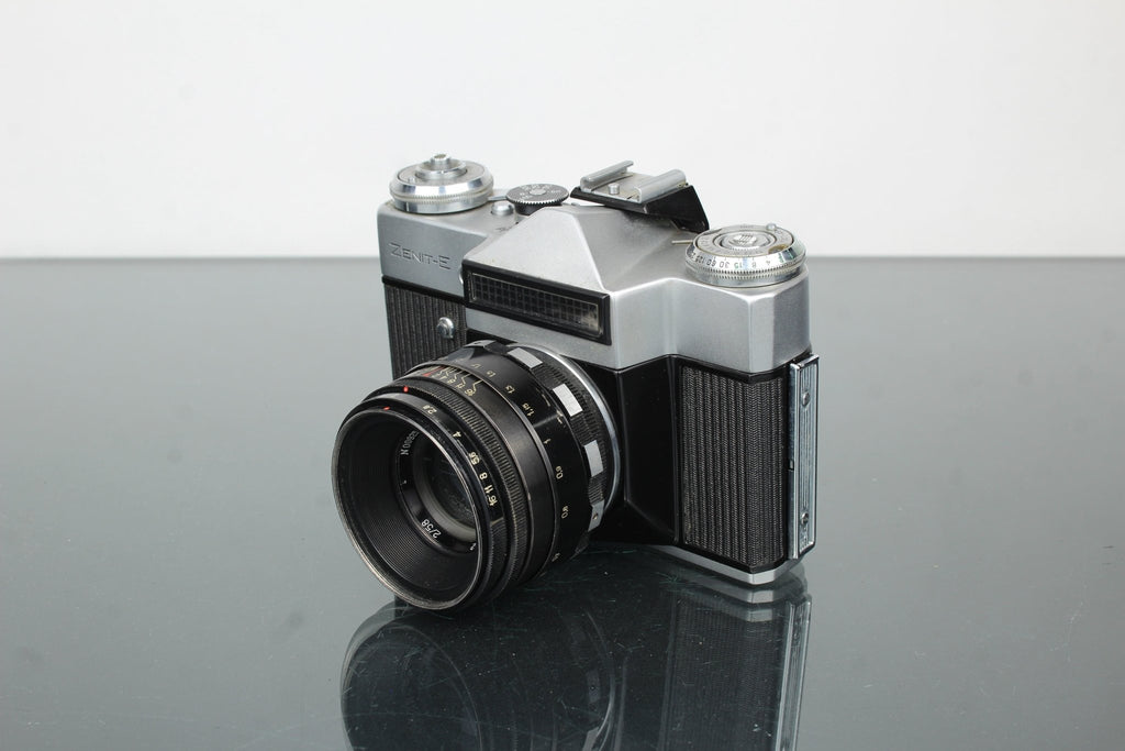 Zenit - E + Helios 44 - 2 2/58 lens - Dutch|Thrift